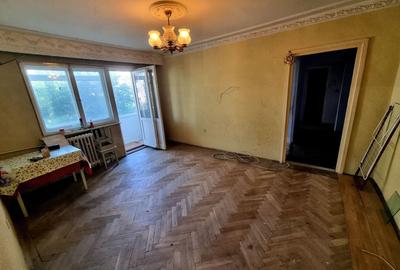 Apartament cu 3 camere semidecomandat în Tomis Nord