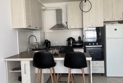 Apartament cu 2 camere semidecomandat, mobilat în Tractorul - 1