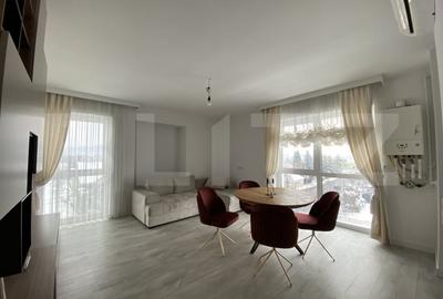 Apartament cu 2 camere semidecomandat, mobilat în Calea Moldovei