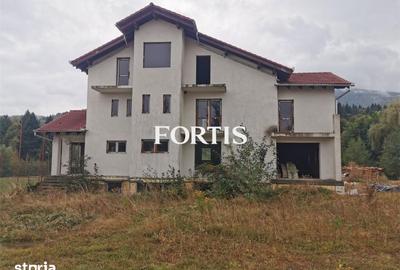 Casă cu Teren 800 Mp în Sâmbăta de Sus - 2