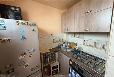 Apartament cu 3 camere semidecomandat în Central - 1