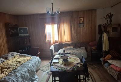 Casă cu 5 camere cu Teren 240 Mp în Central