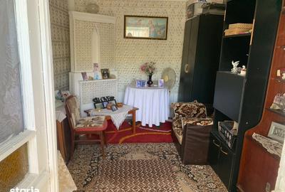 Casă cu 6 camere cu Teren 1900 Mp în Nana