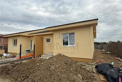 Duplex cu 3 camere cu Canalizare în Moșnița Nouă