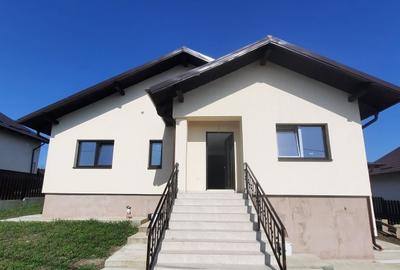 Casă cu 4 camere în Balciu