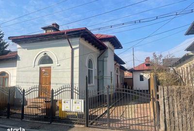 Casă cu 4 camere cu Teren 130 Mp în Blejoi - 1