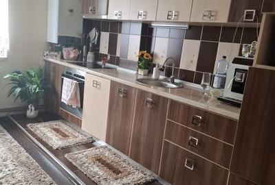 Apartament cu 3 camere în Progresul