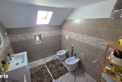 Casă cu 7 camere cu Teren 400 Mp în Central