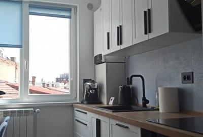 Apartament cu 3 camere semidecomandat în Central - 6
