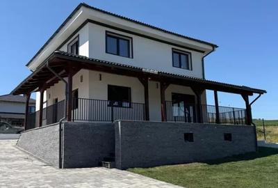 Casă cu 4 camere cu Teren 500 Mp în Chinteni