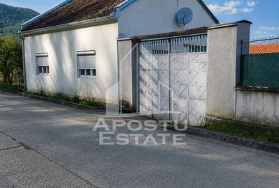 Casă cu 4 camere cu Teren 5000 Mp în Julița