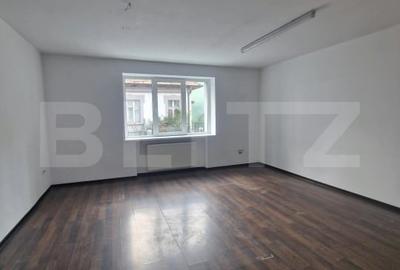 Apartament cu 3 camere decomandat în Centrul Civic