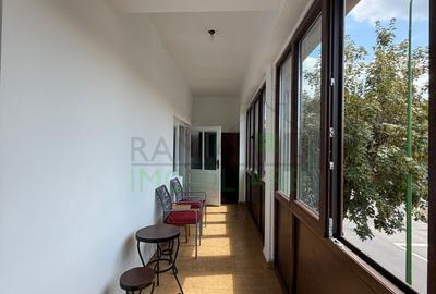 Apartament cu 3 camere semidecomandat în Centrul Istoric