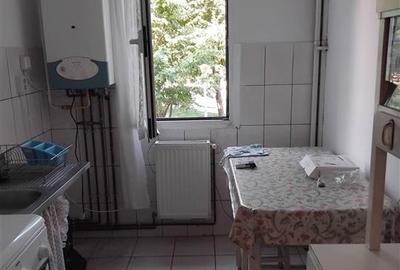 Apartament cu 2 camere nedecomandat în Podu Roș