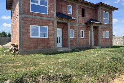 Duplex cu 4 camere cu Canalizare în Moșnița Nouă - 2