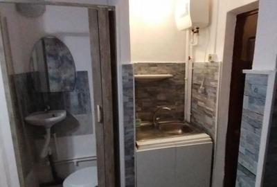 Garsonieră decomandată în Central