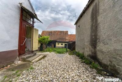 Casă cu 5 camere cu Teren 1995 Mp în Jibert