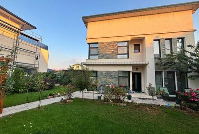 Casă cu 4 camere în Petrești