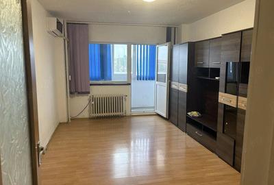 Apartament cu 2 camere decomandat în Triaj