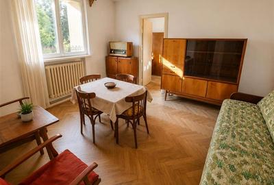 Apartament cu 2 camere nedecomandat, mobilat în Libertății