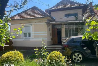 Casă cu 4 camere cu Teren 275 Mp în Central - 2
