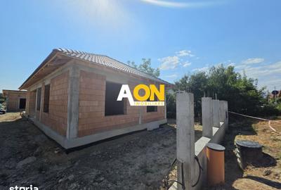 Casă cu 4 camere cu Teren 730 Mp în Lipoveni