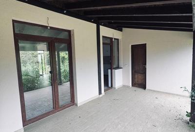 Casă cu 5 camere decomandat cu Teren 400 Mp în Chișoda