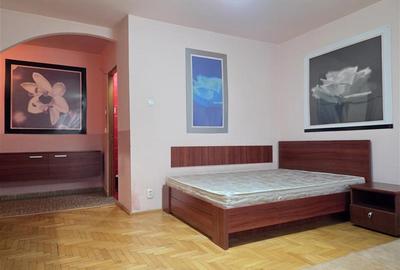 Garsonieră decomandată, mobilată în Brașovul Vechi