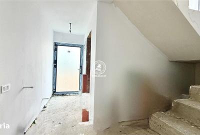 Casă cu 4 camere în Aroneanu