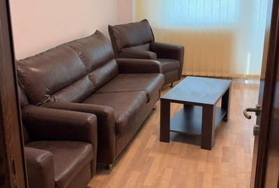 Apartament cu 3 camere decomandat în Capitol