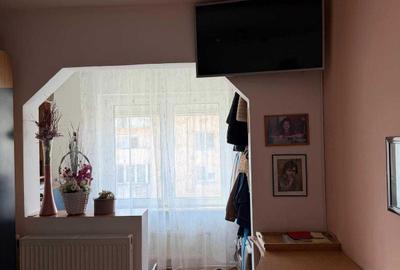 Apartament cu 3 camere decomandat în Alfa