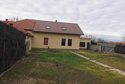 Casă cu 3 camere în Central