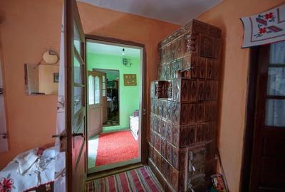 Casă cu 4 camere în Măgura