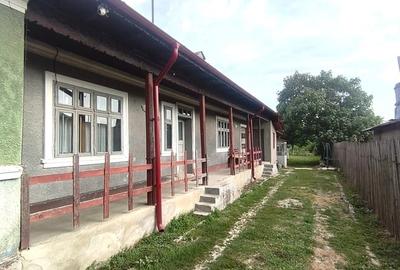 Casă cu Teren 1600 Mp în Central - 1