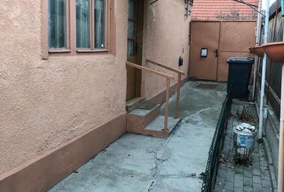 Casă cu 2 camere cu Teren 485 Mp în Iosia