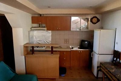 Casă cu 4 camere cu Teren 200 Mp în Central