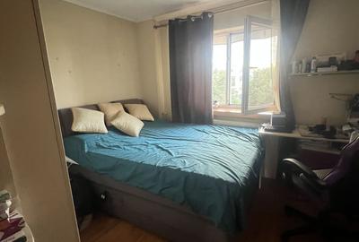 Apartament cu 3 camere semidecomandat în Craiovița Nouă