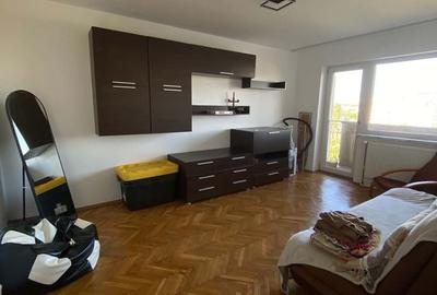 Apartament cu 2 camere decomandat în Calea București