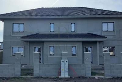 Casă cu 4 camere cu Teren 340 Mp în Moșnița Nouă - 1
