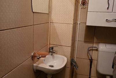 Apartament cu 3 camere decomandat în Micro 6