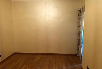 Apartament cu 4 camere semidecomandat, mobilat în Central - 1