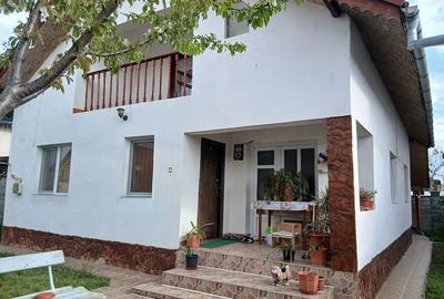 Casă cu Teren 300 Mp în Preajba