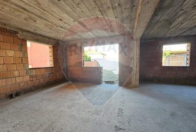 Casă cu 6 camere cu Teren 350 Mp în Central