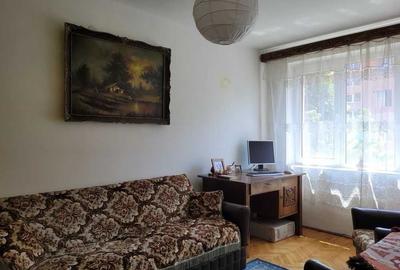 Apartament cu 3 camere decomandat în Petros