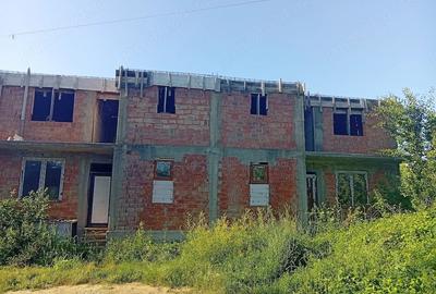 Casă cu Teren 425 Mp în Central