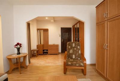Apartament cu 2 camere semidecomandat, mobilat în Tractorul - 7