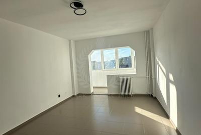 Apartament cu 4 camere decomandat în Enachiță Văcărescu