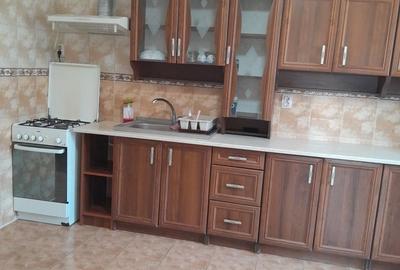 Apartament cu 3 camere decomandat, mobilat în Băneasa