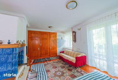 Casă cu 6 camere cu Teren 439 Mp în Măneciu - 1