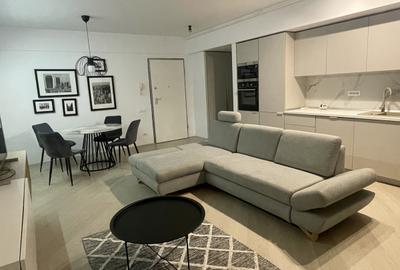 Apartament cu 2 camere semidecomandat, mobilat în Văcăresti